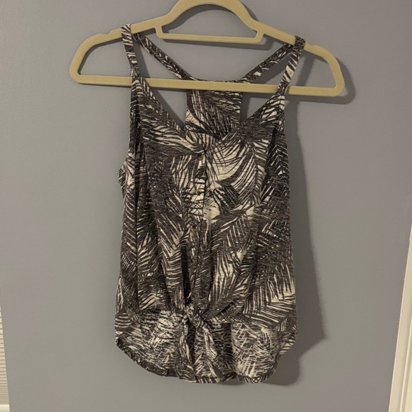 Bundle of 3 Women's Small Basic Tee & Tanks Olive, Burgundy, and Palm Print Tops - Picture 2 of 10